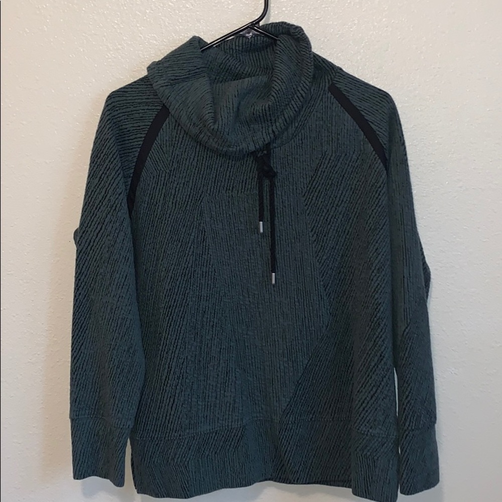 Women’s Kirkland activewear Large cowl neck